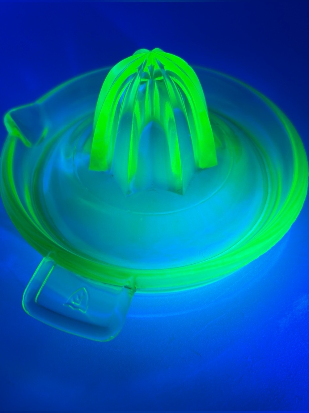 Vintage FEDERAL GLASS Vaseline Glass Citrus Juicer/Reamer Depression Glass Glows